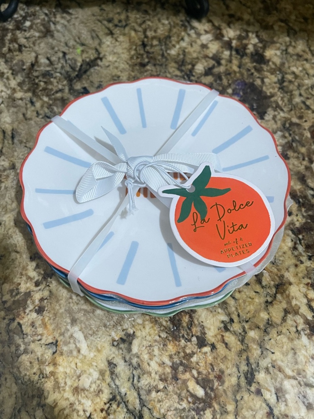 Sunday Morning Ceramics La Dolce Vita 6” scalloped appetizer plate set of 4- NEW